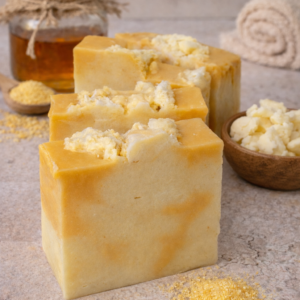 SABONETE ESFOLIANTE DE FUBÁ, MEL E CUPUAÇÚ