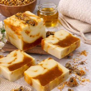 SABONETE DE CALÊNDULA, CAMOMILA E COCO