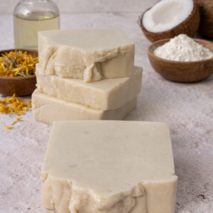 SABONETE DE ARGILA BRANCA, CALÊNDULA E LEITE DE CABRA